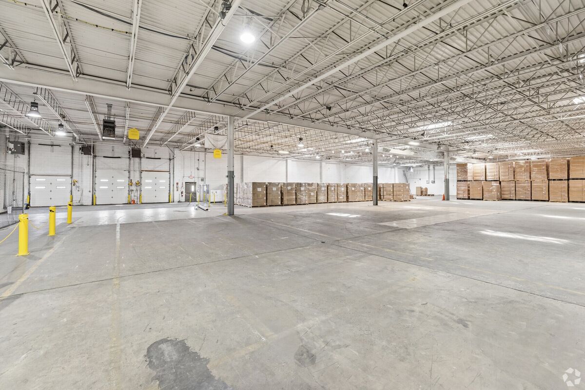 High-bay warehouse